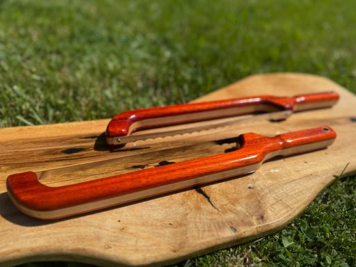 Picture of Padauk & Maple bread knives.